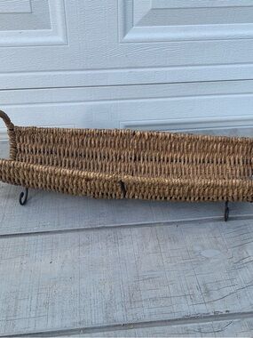 Handwoven Seagrass Bread Basket w/Metal Feet Rustic Farmhouse Centerpiece 20.5”